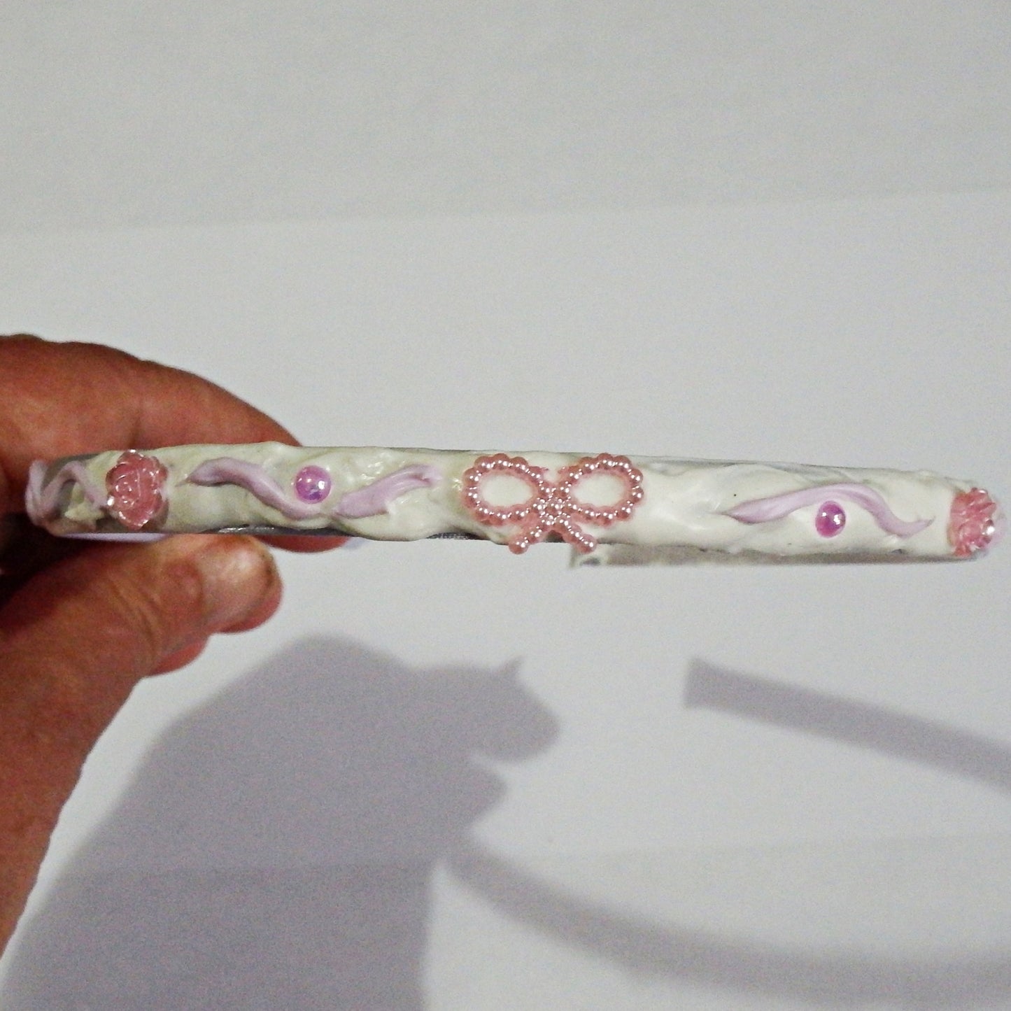 Ensemble brosse, serre-tête et miroir décoration artisanale en colle-crème, rose