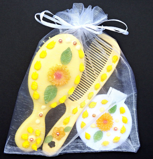 Ensemble brosse, peigne et miroir décoration artisanale en colle-crème, jaune