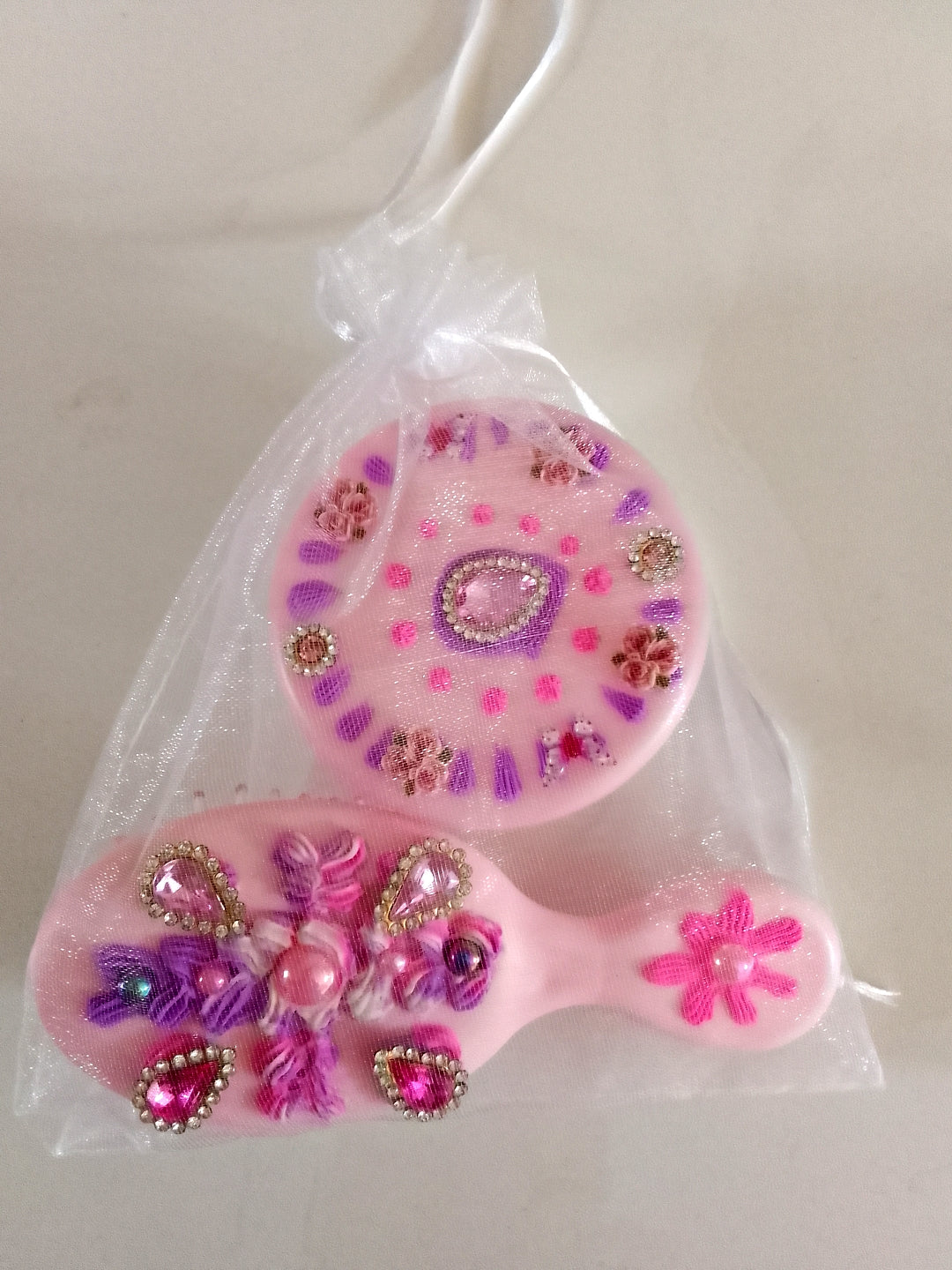 Ensemble brosse et boite à bijoux, décoration artisanale en colle-crème, pièce unique, rose