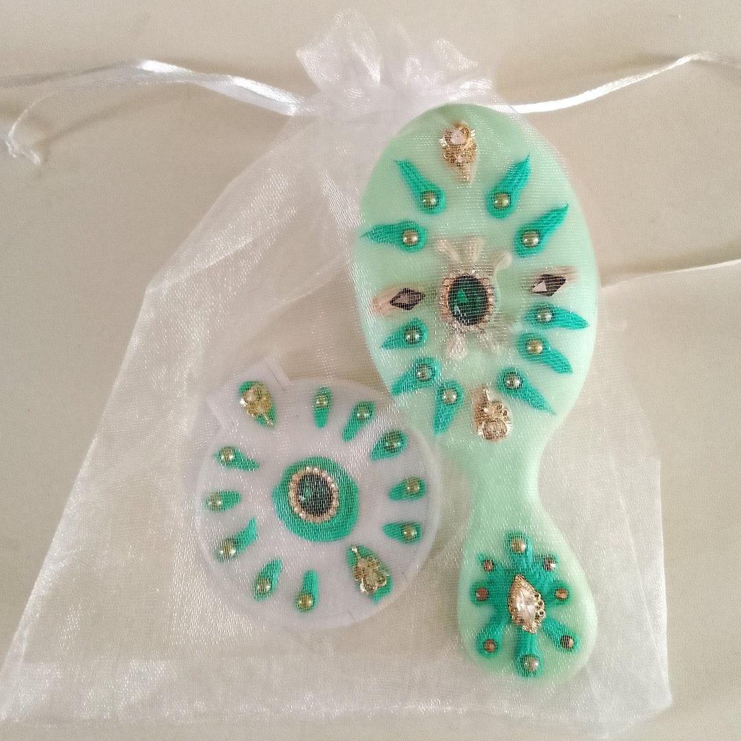 Ensemble brosse et miroir décoration artisanale en colle-crème, pièce unique, vert