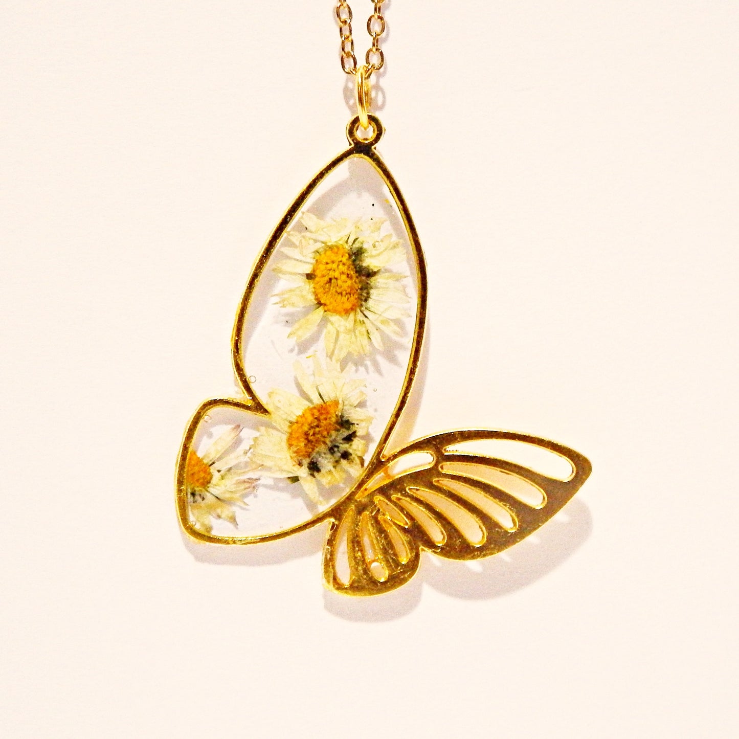 Tout en transparence, collier artisanal doré, en résine et fleurs naturelles, divers modèles