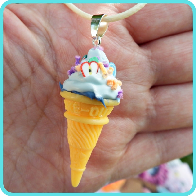 Trés gourmand ce collier glace,  artisanal avec cordon  de couleur