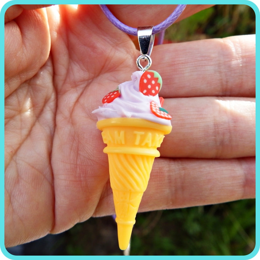 Trés gourmand ce collier glace,  artisanal avec cordon  de couleur