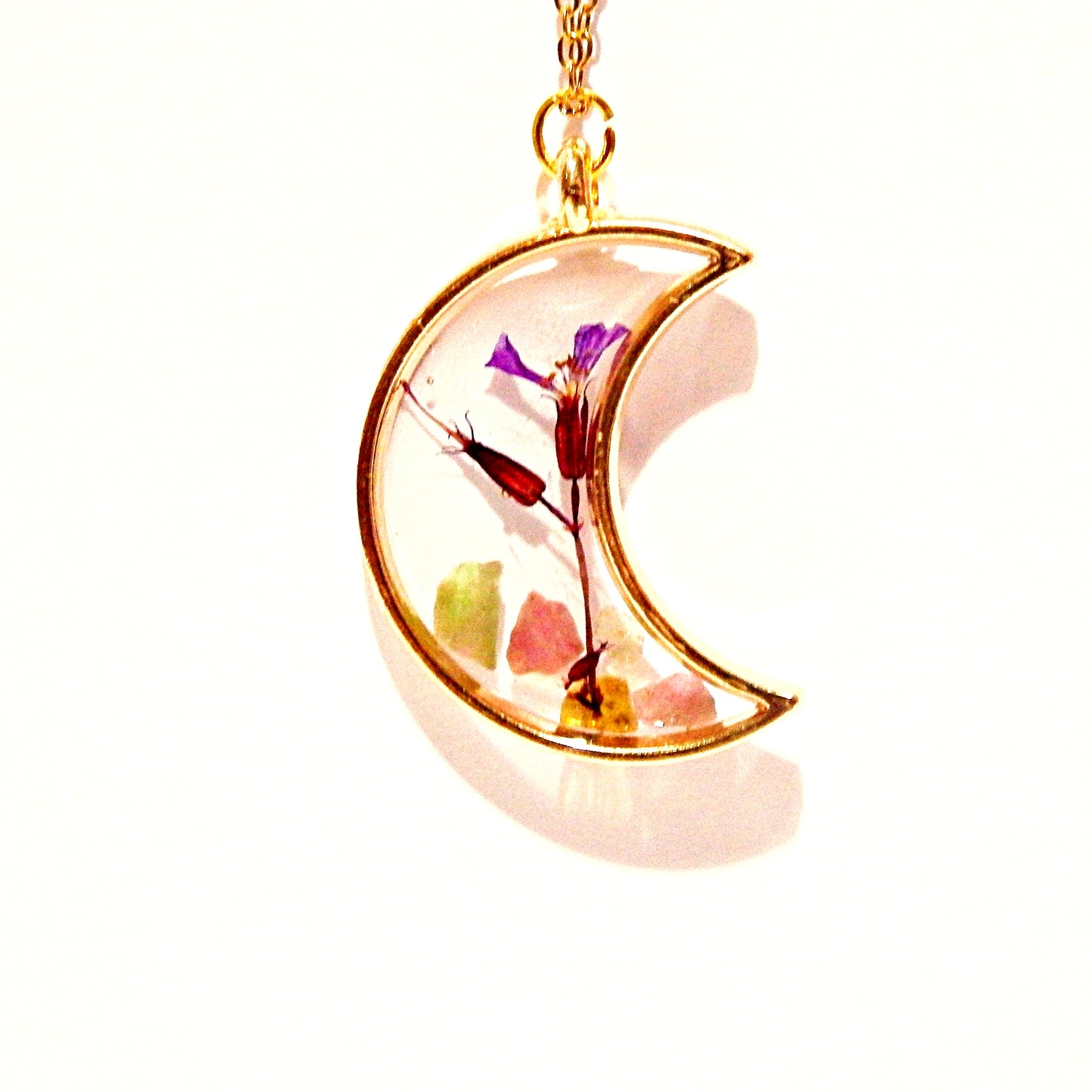 Tout en transparence, collier artisanal doré, en résine et fleurs naturelles, divers modèles