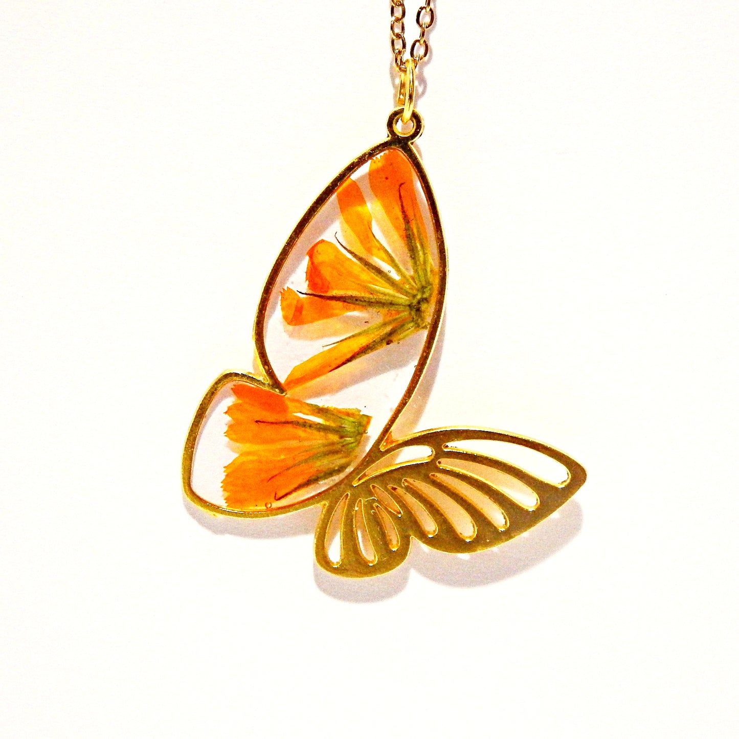 Tout en transparence, collier artisanal doré, en résine et fleurs naturelles, divers modèles