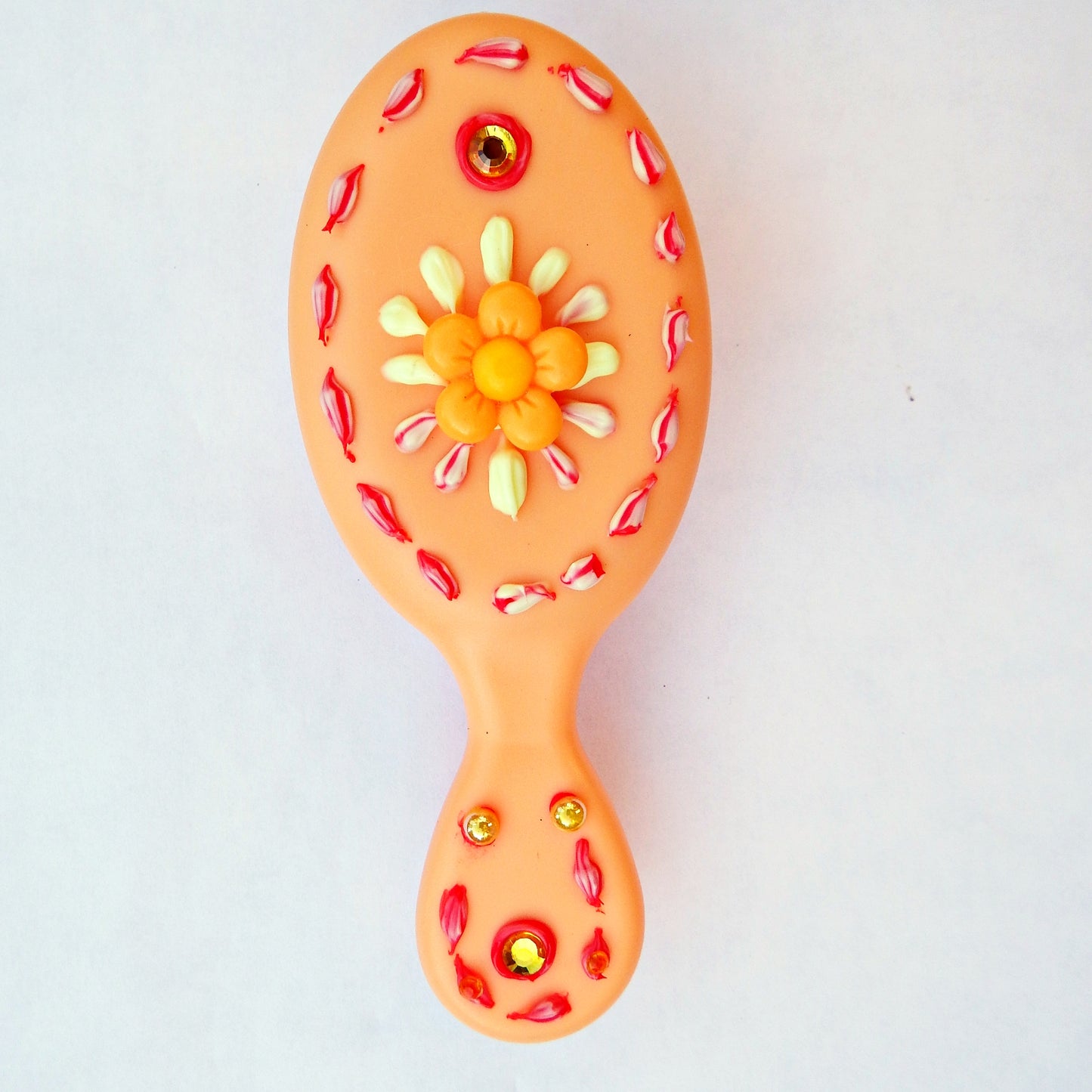 Ensemble brosse, peigne et miroir décoration artisanale en colle-crème, orange