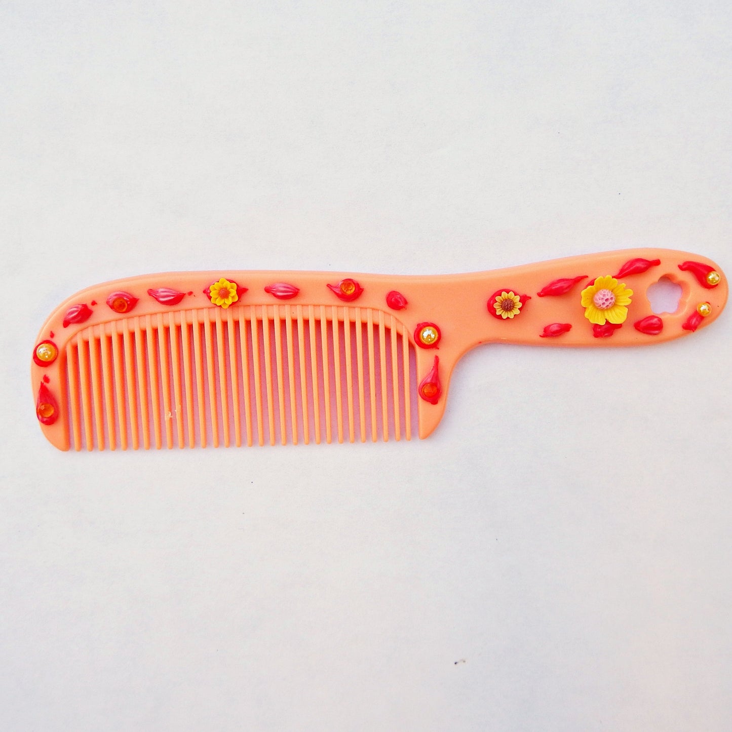 Ensemble brosse, peigne et miroir décoration artisanale en colle-crème, orange