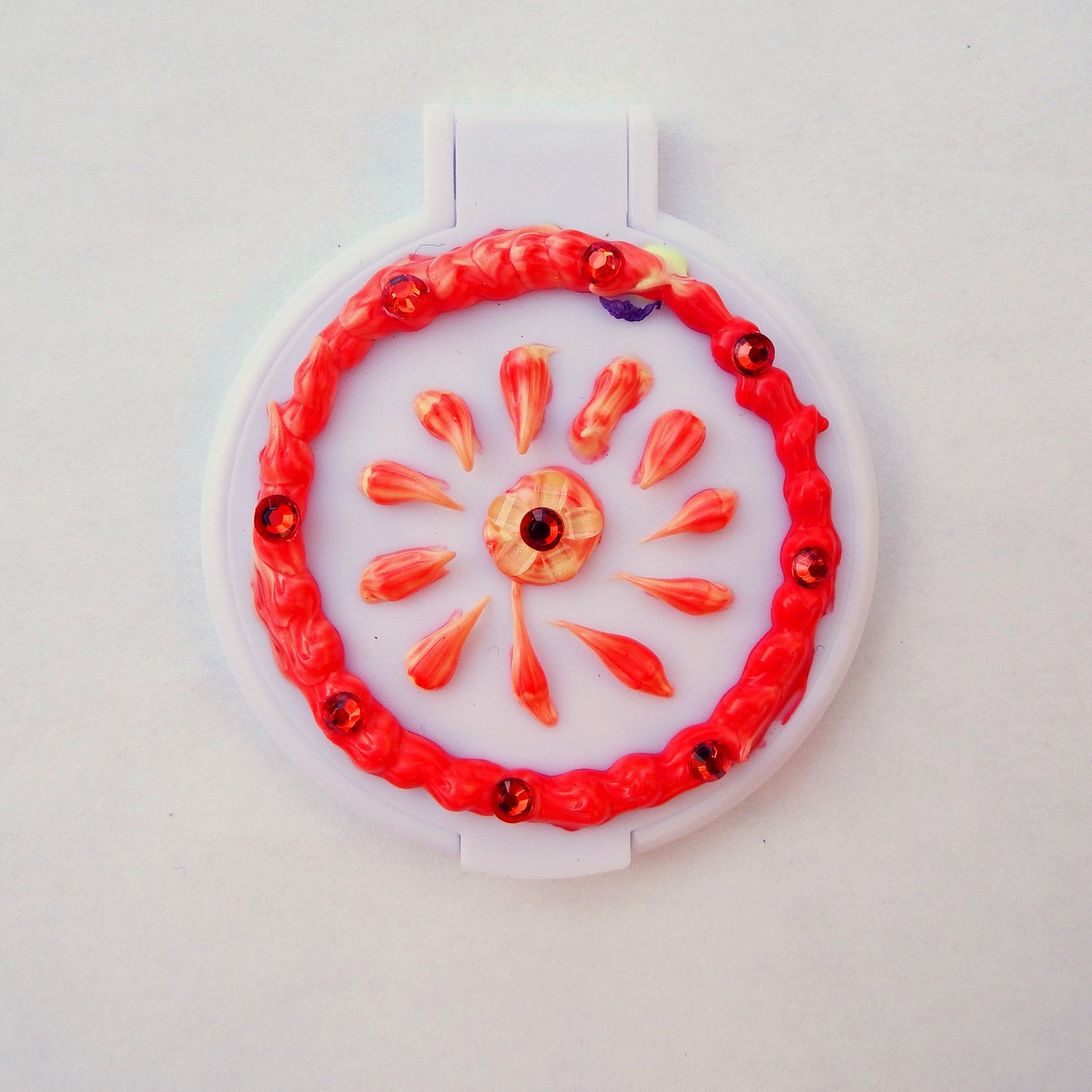 Ensemble brosse, peigne et miroir décoration artisanale en colle-crème, orange