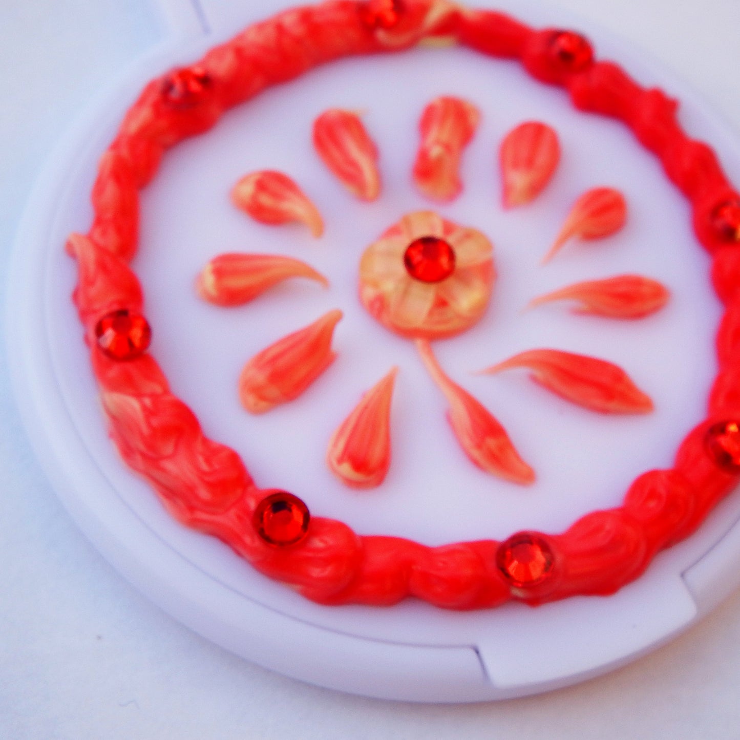 Ensemble brosse, peigne et miroir décoration artisanale en colle-crème, orange