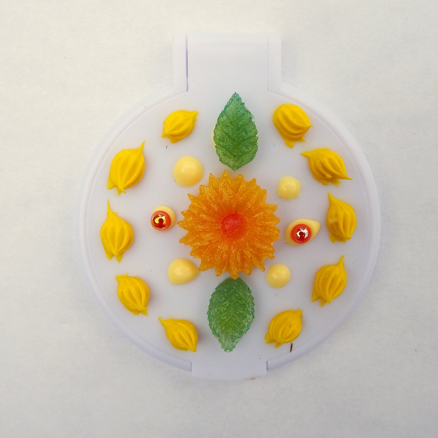 Ensemble brosse, peigne et miroir décoration artisanale en colle-crème, jaune