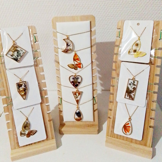 Tout en transparence, collier artisanal doré, en résine et fleurs naturelles, divers modèles