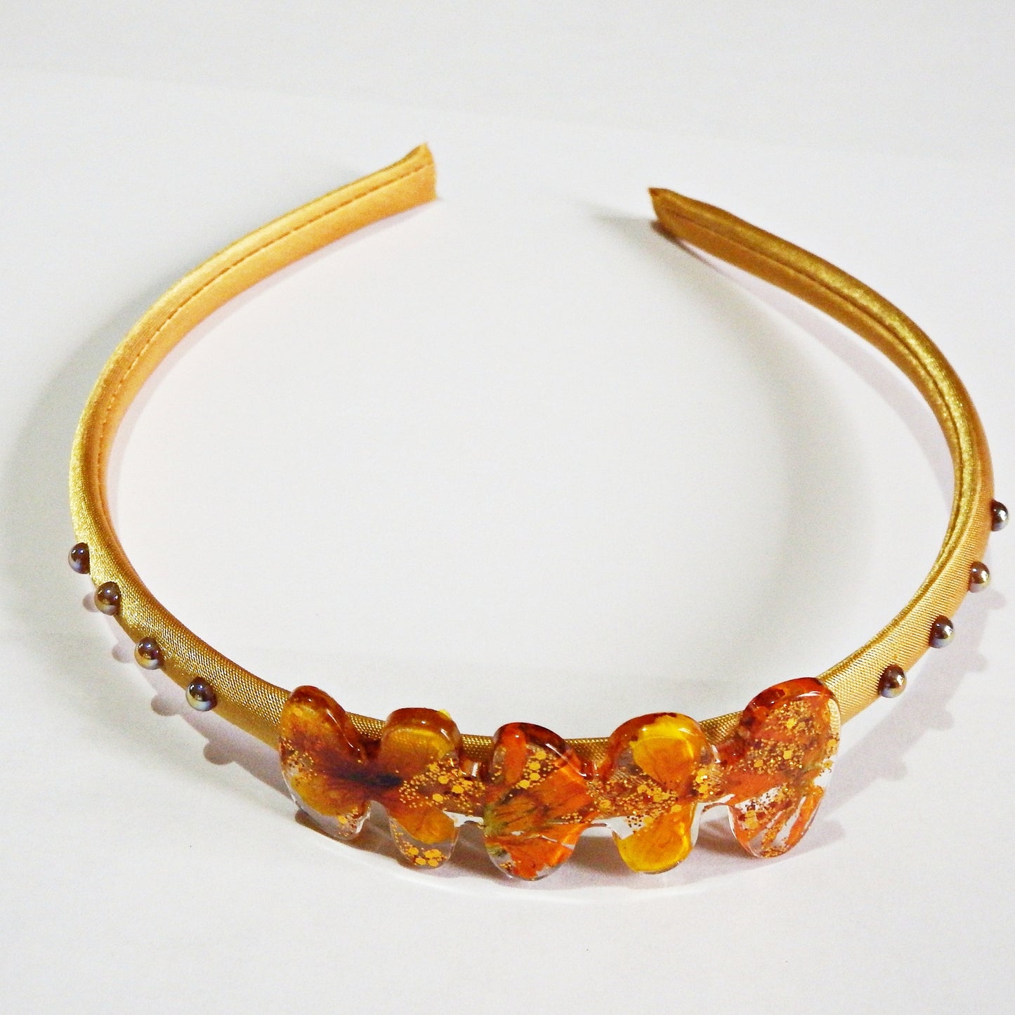 Serre-tête en satin et décoration artisanale en résine -divers modèles