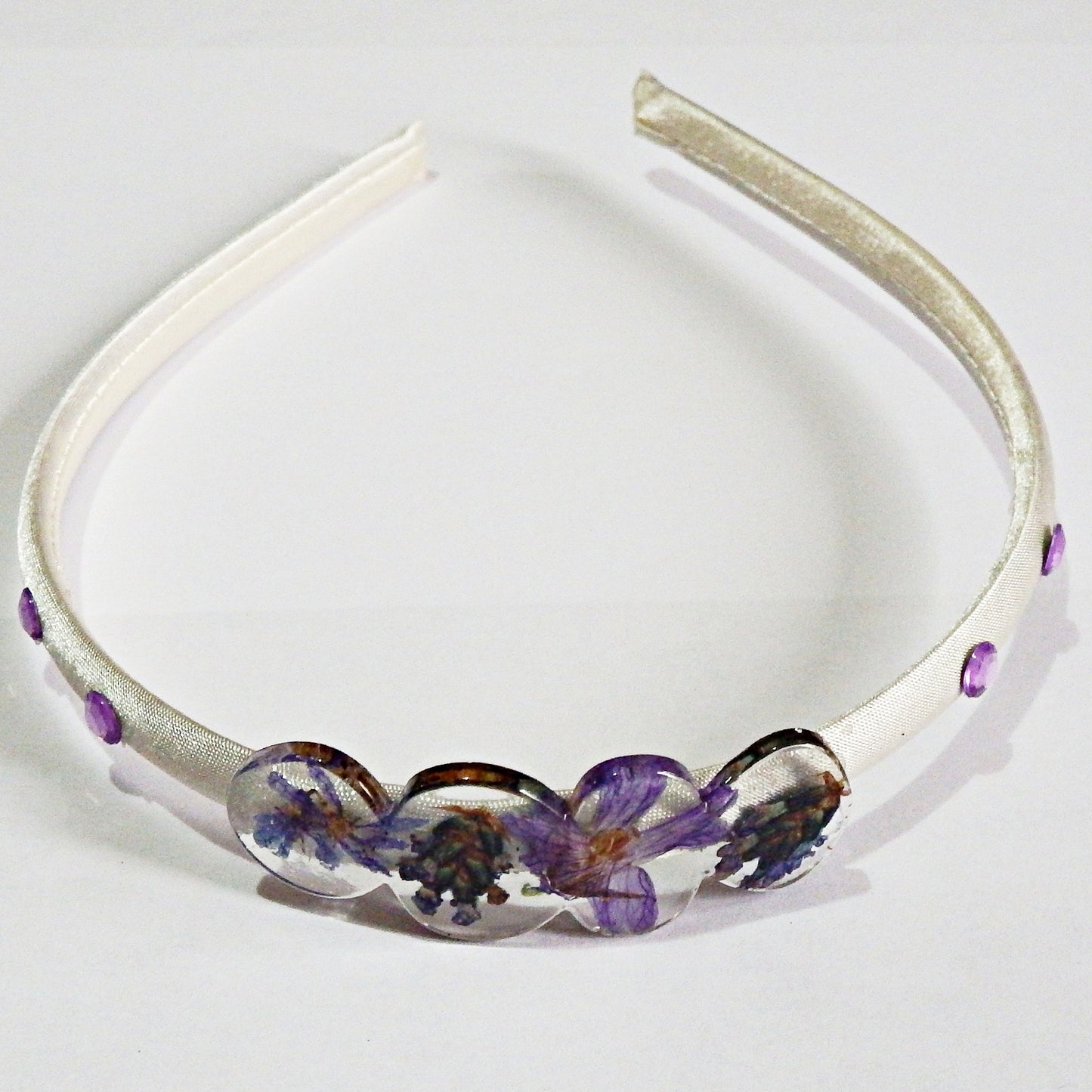 Serre-tête en satin et décoration artisanale en résine -divers modèles