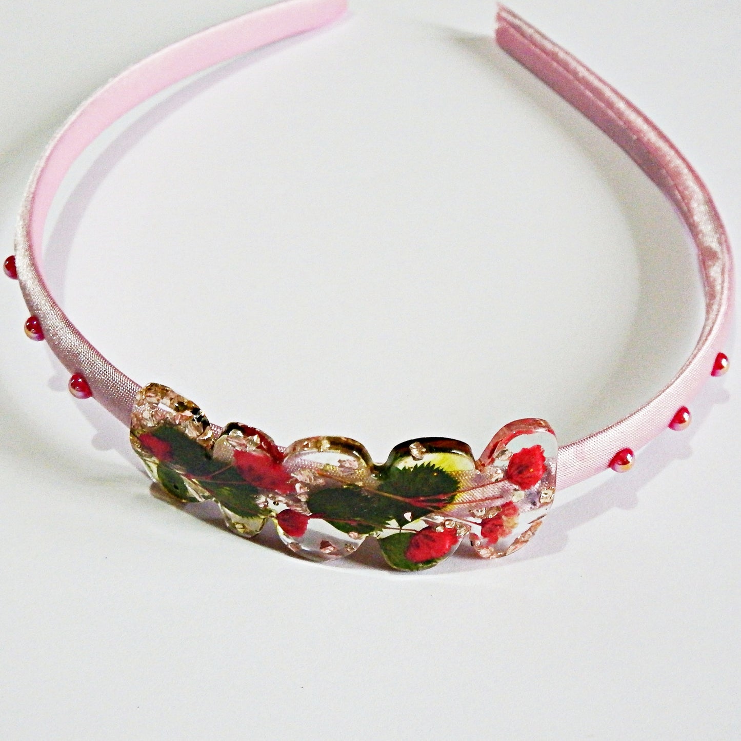 Serre-tête en satin et décoration artisanale en résine -divers modèles